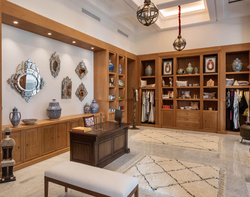 Espace boutique au The Oberoi Marrakech mettant en valeur un luxe raffiné et des détails soignés