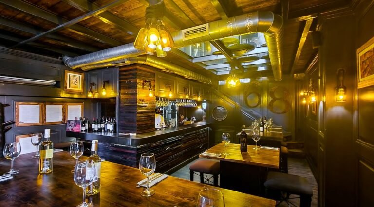 Le 68 Marrakech modern fine dining restaurant with stylish interior in Hivernage