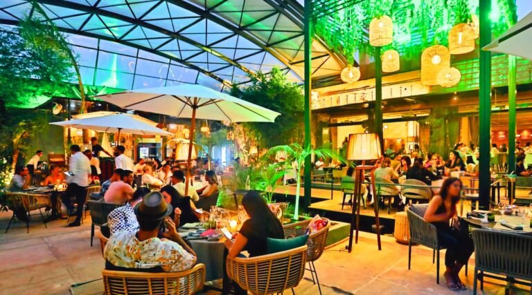 Restaurant Nouba Marrakech with live entertainment and traditional Moroccan dining