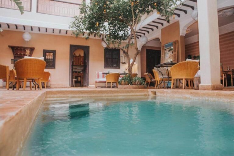 Riad l’Oiseau du Paradis courtyard with Moroccan design and cozy budget-friendly rooms in Marrakech Medina