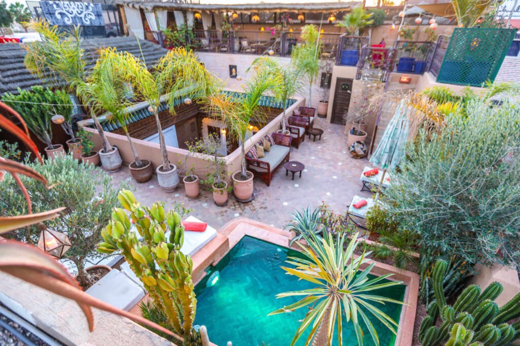 Terrasse rooftop du Riad Melhoun avec vue sur la Médina