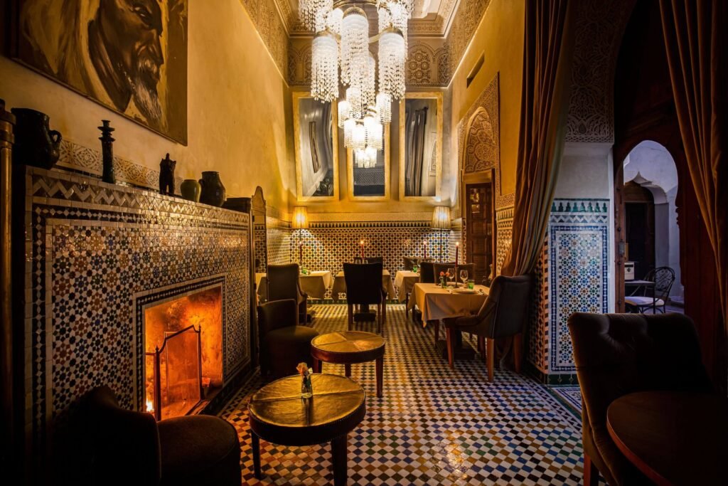 Restaurant du Riad Le Rihani avec ambiance marocaine traditionnelle