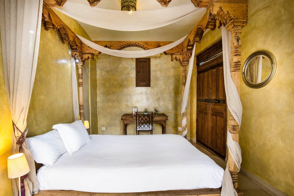 Chambre confortable au Riad Le Rihani avec design marocain authentique