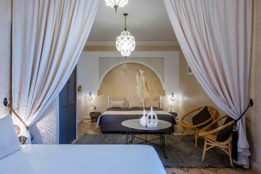 Traditional suite at Riad Beldi featuring handcrafted Moroccan details and comfortable interiors