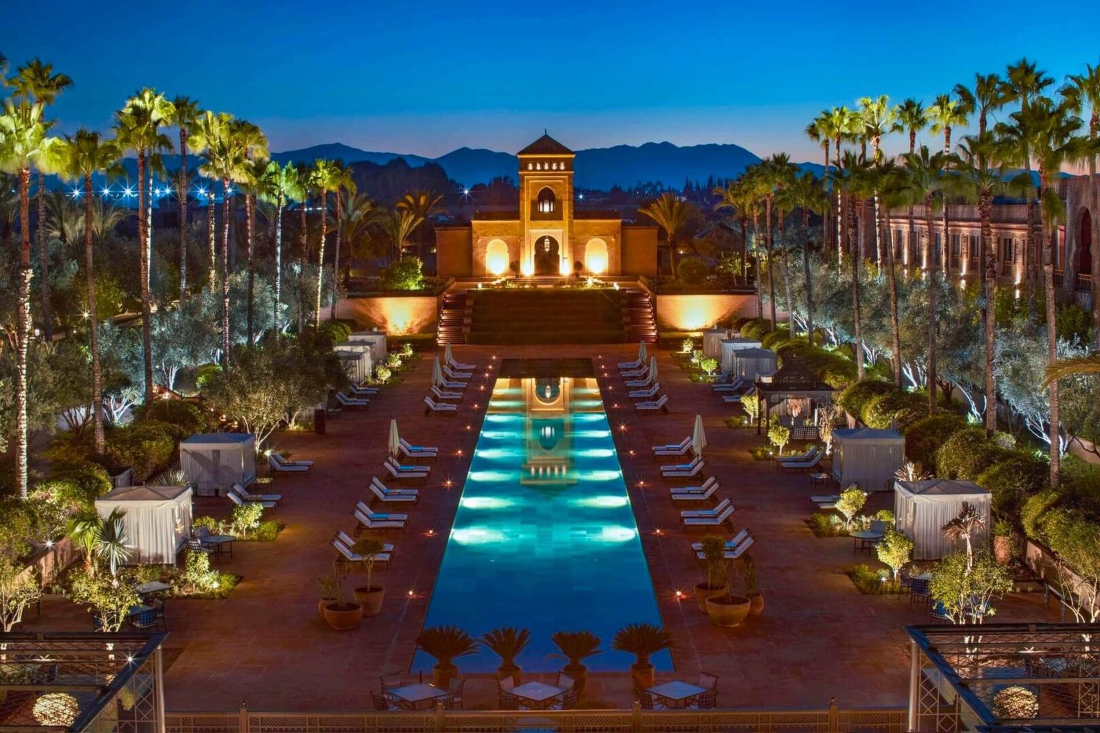 Hôtel de luxe Selman Marrakech avec grande piscine et écuries de chevaux arabes à Marrakech